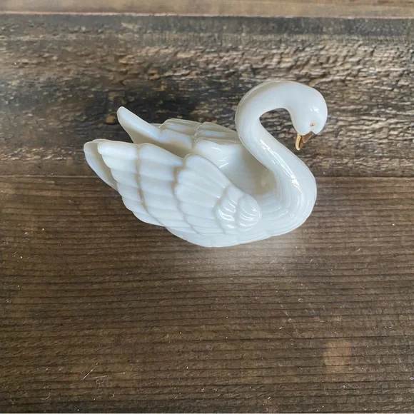 Lenox Collections. Ivory and 24 karat gold animal trio. Elephant, Dolphin, Swan. - Picture 2 of 5